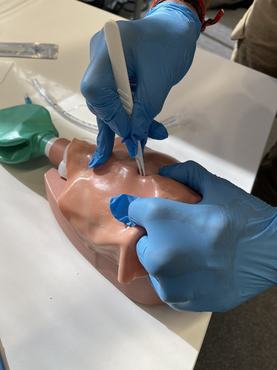 MegaMedGbr's tweet photo. #DIVIANNAKURS an der @BGKlinikLu ! Toller Kurs mit tollen Teilnehmern! Danke an alle! @DIVI_eV @gliwitzky #atemwegsmanagementundnarkoseinnotfallundakutmedizin #annakurs #divi #megamed_notfallmanagement https://t.co/Ovd98UDseo