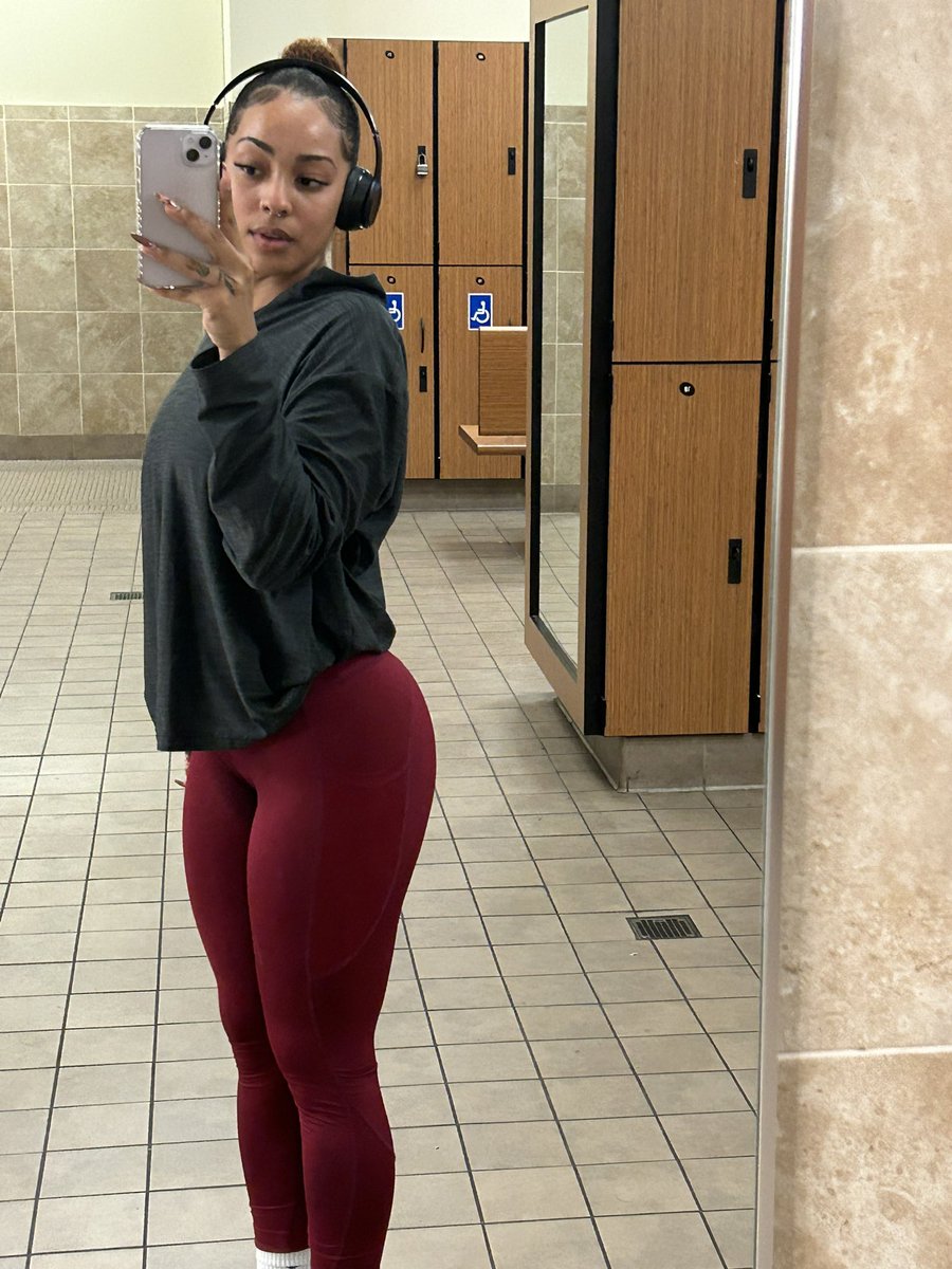 Breezers___'s tweet photo. Go workout! https://t.co/jYGMXePhlU