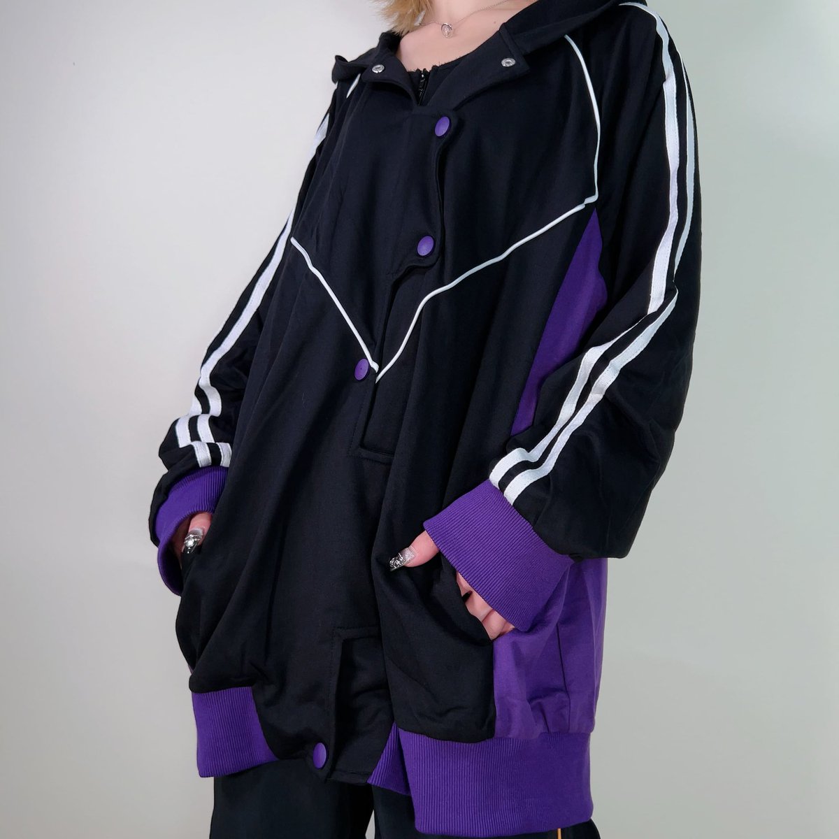 NieR_tokyo's tweet photo. 🎁本日〆切プレゼント企画🎁

当店オリジナルTRICOLORE JACKET

🎁3名様にプレゼント🎁

ユニセックスアイテムです🐰

◼応募方法
フォロー(@NieR_tokyo) &amp; RT
◼締切〆  本日24時

※鍵垢の方も対象内です。

是非ご参加ください🙇‍♂️🙇‍♀️ https://t.co/sdqSMu6Zes