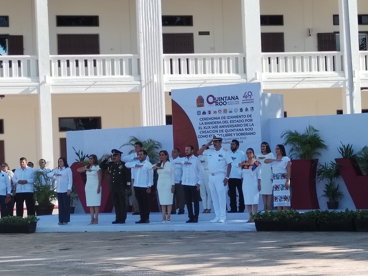 #QuintanaRoo49Años En sencilla pero significativa Ceremonia Cívica para los #Quintanarroenses la Lic. <a href="/MaraLezama/">Mara Lezama</a> <a href="/GobQuintanaRoo/">Gobierno Quintana Roo</a> presidió el izamiento en compañía de los 11 Presidentes Municipales presente <a href="/BlancaMerariPM/">Blanca Merari Puerto Morelos</a> <a href="/PtoMorelosAyto/">Ayto. Puerto Morelos</a>
<a href="/abrahammasegosa/">abrahammasegosaraña</a>
<a href="/mapachestec/">@MAPACHESTec</a>
<a href="/chetubien/">Comunidad Chetubien</a>