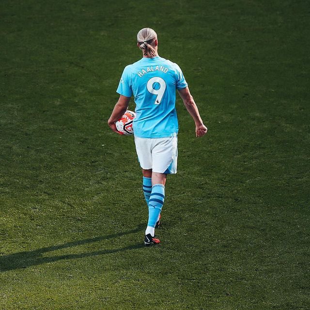 EPLBible's tweet photo. If Erling Haaland scores first vs Arsenal today, we’ll give away £50 💷

To enter: 

❤️ Like this post
✅ Follow @EPLBible 

Good luck! 🤝 https://t.co/HiUcbp3Ayq