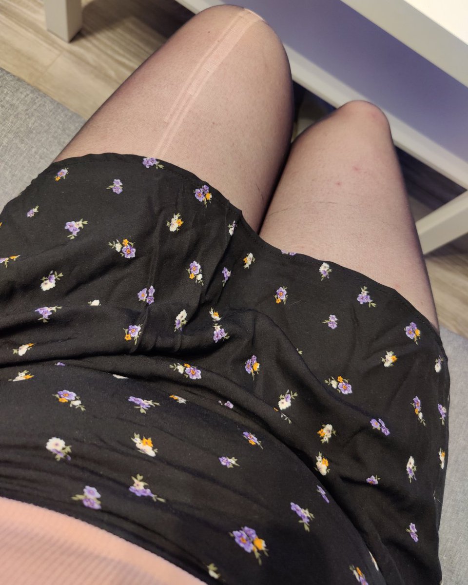 CD_Kerstin's tweet photo. Got two new tops. How do you like them? 

And I ripped my tights😢

#girl #lookbook #tops #pastell #tights #rippedtights #skirt #crossdresser #germancrossdresser #boytogirl #maletofemale #transformation #mirrorselfie #sundaylook https://t.co/rwW4wR0IfE