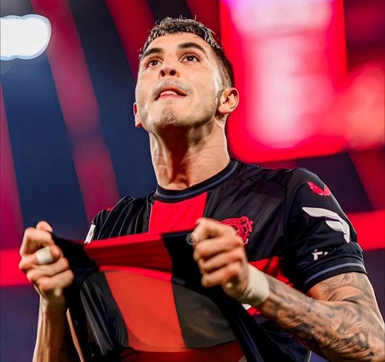 frabigol's tweet photo. Les presento a Exequiel Palacios, la figura ABSOLUTA del nuevo puntero de la Bundesliga.

DE RIVER AL MUNDO 🚬 https://t.co/OdcPFTt5HN