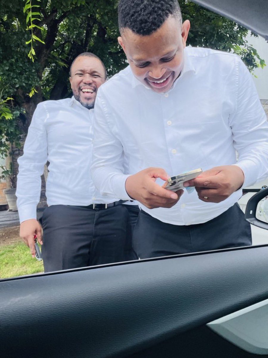 LoratoTshenkeng's tweet photo. #ModimoOLorato bosigo le motshegare. https://t.co/W6uMUxUZBy