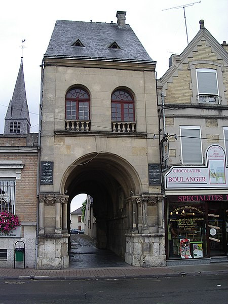 MonumentumFr's tweet photo. Palais de Charlemagne ou Dome à #Attigny (#Ardennes) Construction XVIe siècle, XVIIIe siècle. Palais de Charlemagne ou Dome : classement par arrêté du 10 février 1922.
Suite 👉 https://t.co/sEOutE4lVN
#Patrimoine #MonumentHistorique https://t.co/kfNBw3LraK