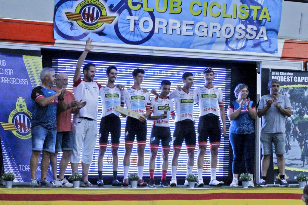 #RideForModest

🤏🏼 Qué cerquita de la victoria en el cierre del calendario nacional y de las Grandes Clásicas.

📊 <a href="/AlejandroMeren/">Alejandro Merenciano</a> fue 2º ayer en la Clásica Modest Capell, tras una trepidante resolución de la fuga. 

🏆 Además, 1er Sub23 + Montaña!
👥 + 1º Equipos!

📸 N. Llopis