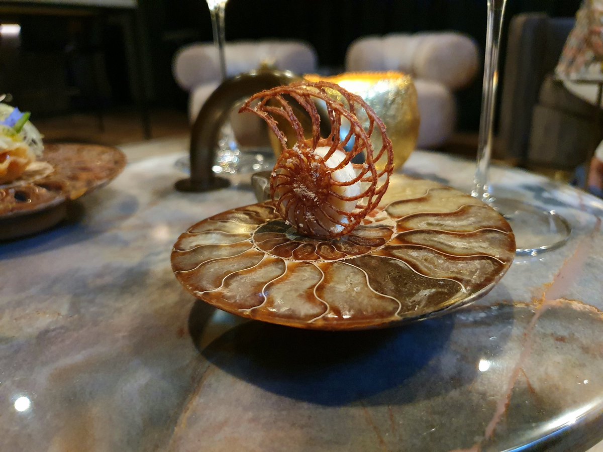Weer heerlijk gegeten bij @Cheffd_atelier in Schoorl (binnen de muren van <a href="/merlethotelrest/">Merlet Hotel</a>). Dikke aanrader deze interactieve chef's table/omakase-formule. Voor meer context zie mijn Facebookpost van eerder dit jaar: m.facebook.com/story.php?stor…