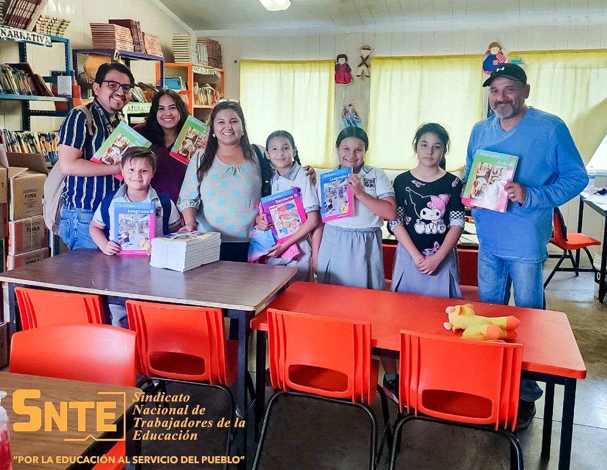 SnteNacional's tweet photo. Se congratula el Srio. Gral. del #SNTE, Mtro. Alfonso Cepeda Salas, de que alumnos y profesores de Educación Básica en #Chihuahua reciban sus Libros de Texto Gratuitos, fundamentales para garantizar el derecho a la enseñanza gratuita, laica y equitativa. 

https://t.co/rrzbOmnfU8 https://t.co/XAHrV7xoyz