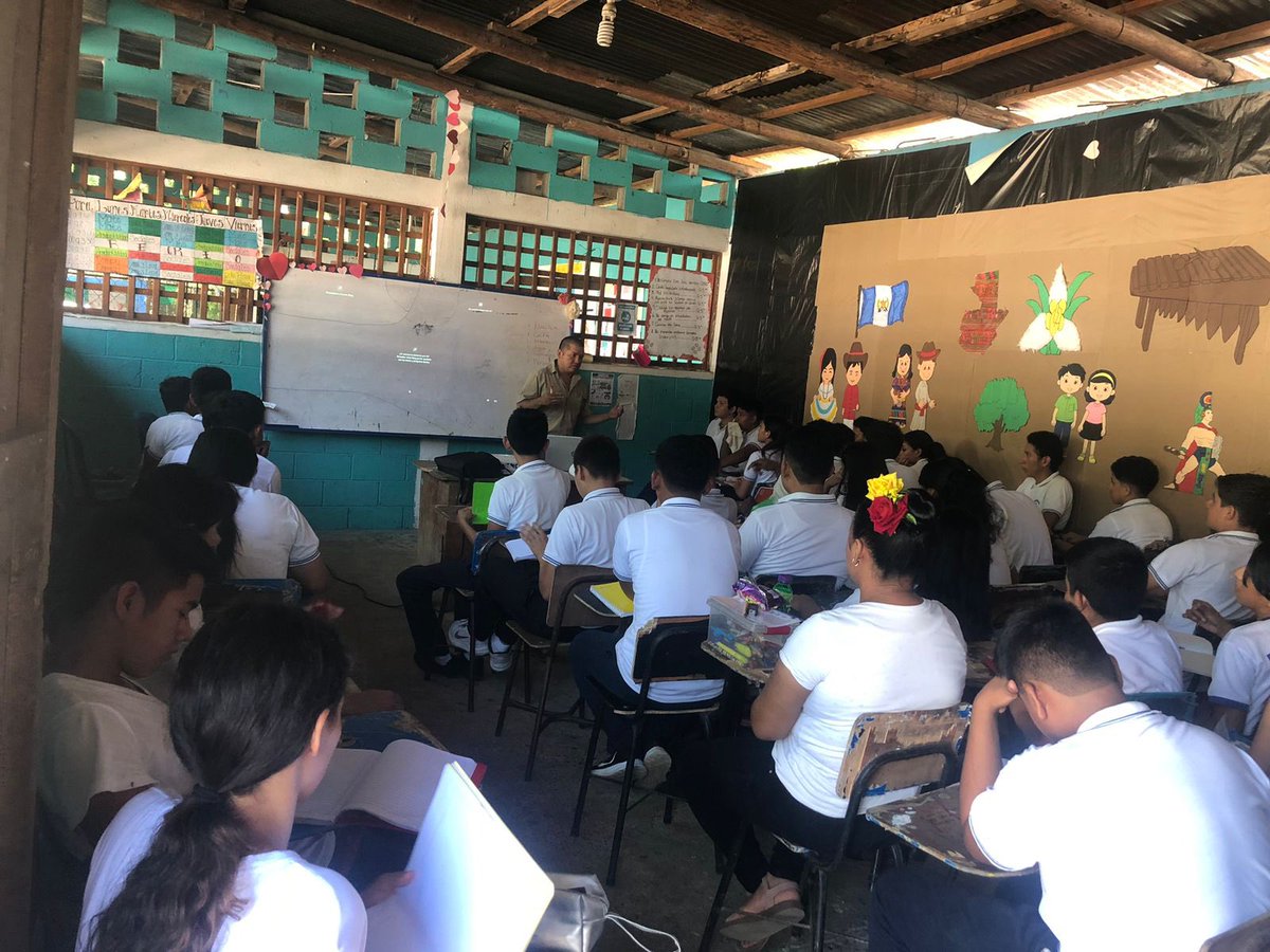 A través de  la oficina municipal agropecuaria de Livingston se realizó un taller sobre “Principio básico para la apicultura” además se entregó kit para el manejo apícola y equipo para la extracción de miel el cual será utilizado por el comité apícola.

#GuatemalaMegadiversa