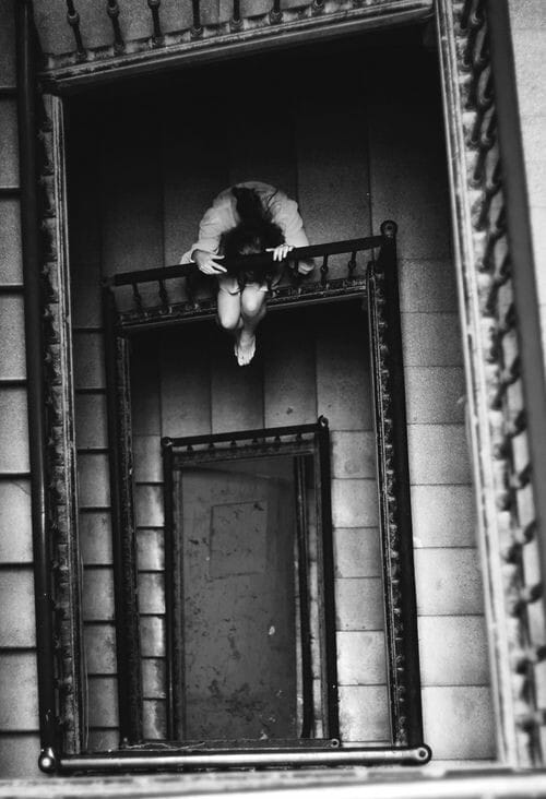 literlandweb1's tweet image. "Sólo yo puedo juzgarme. Yo sé mi pasado, yo sé el motivo de mis opciones, yo sé lo que tengo dentro. Yo sé cuánto he sufrido, yo sé lo que es ser fuerte y frágil, yo y nadie más".
Oscar Wilde, Carta a Lord Alfred Douglas