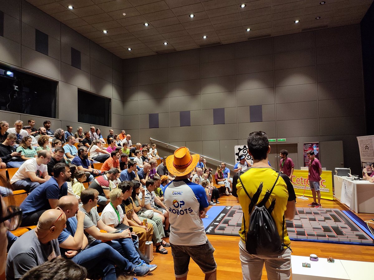 AlexCorvis84's tweet image. Ya de nuevo en 🏠 Ha sido un gusto, asistir otro año más a la @OSHWDem y es que lo mejor no son los proyectos, talleres , charlas o competiciones... sigo repitiéndome año tras año... Lo mejor son sus gentes, el ambiente y desvirtualizar a much@s amigos! GRACIAS! 💜🐙🤗