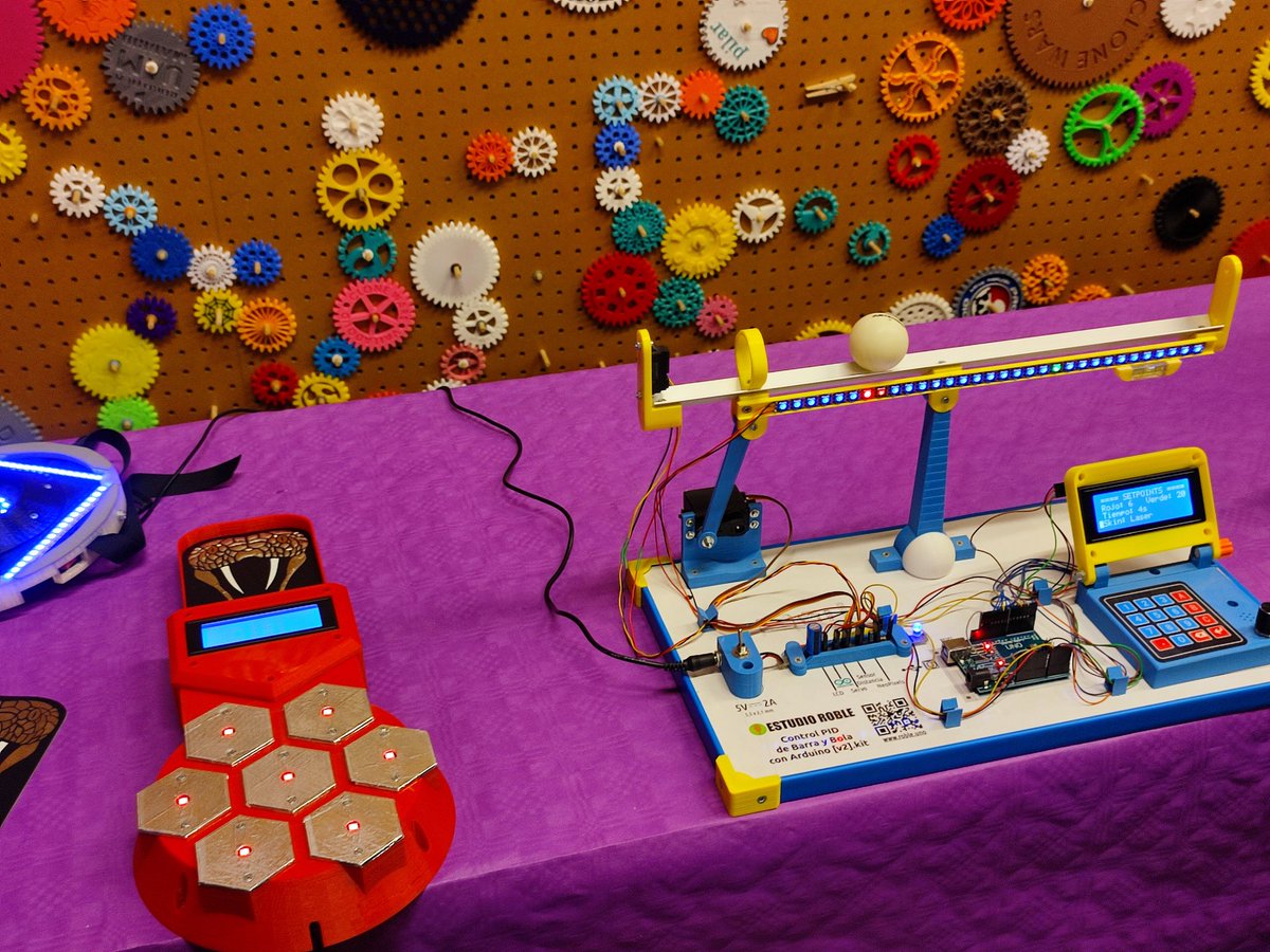 AlexCorvis84's tweet image. Ya de nuevo en 🏠 Ha sido un gusto, asistir otro año más a la @OSHWDem y es que lo mejor no son los proyectos, talleres , charlas o competiciones... sigo repitiéndome año tras año... Lo mejor son sus gentes, el ambiente y desvirtualizar a much@s amigos! GRACIAS! 💜🐙🤗