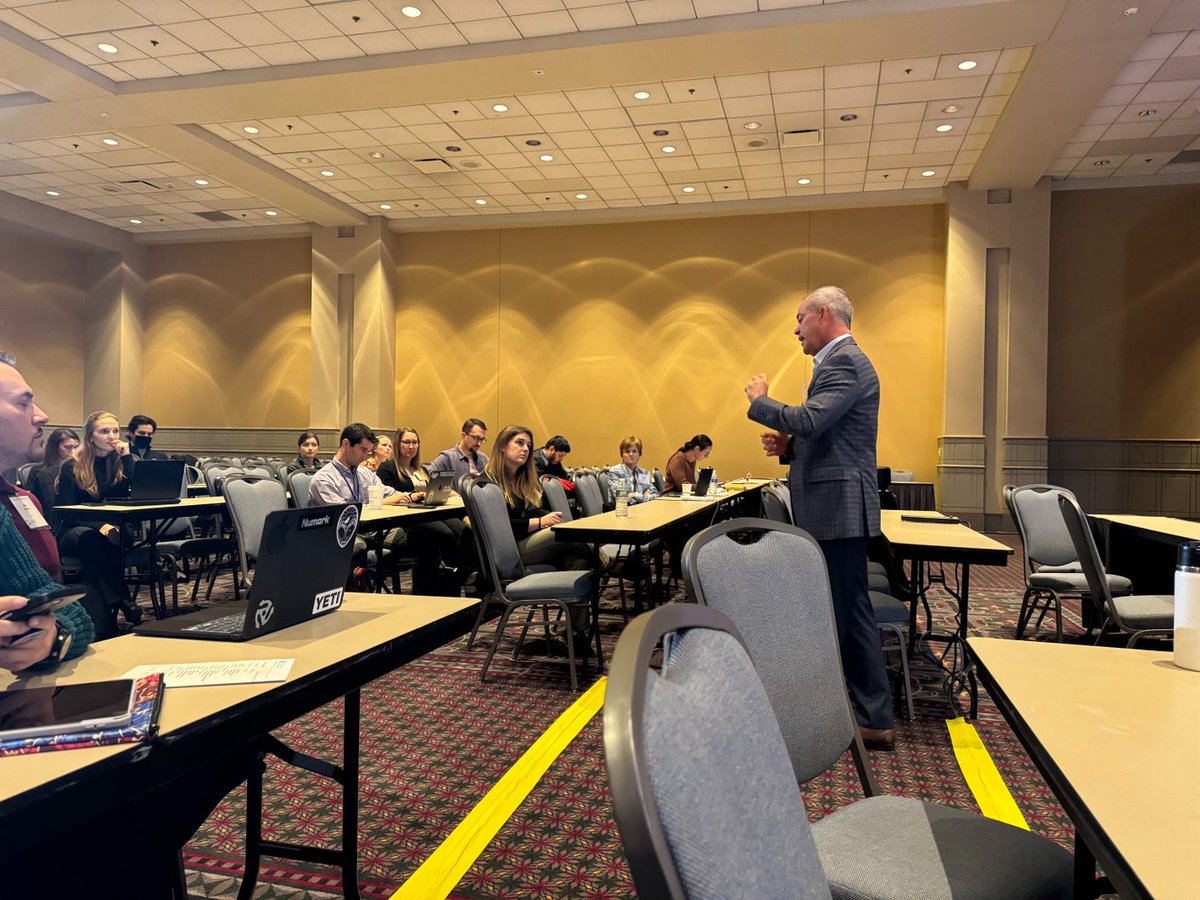 ABEMCert's tweet photo. Thank you, ABEM Director, John Kendall, MD for answering questions about FPD eligibility and AEMUS exam with AEMUS fellows.
#ABEMProud #ACEP23 #AEMUS #EMUltrasound https://t.co/lpqdIPJ68j