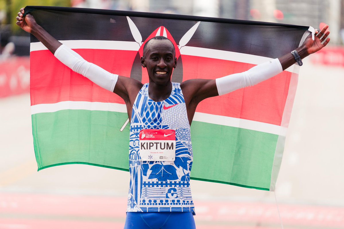 marathontalk's tweet photo. History made in the Windy City. #ChicagoMarathon #AbbottWMM https://t.co/TK4nlBs2ra