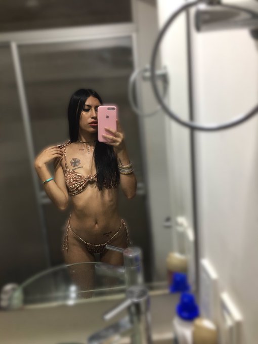 Hoy se vale. Todo ( como calle de 13) #viernes13 https://t.co/eeeHO861QT<a href="/tag/viernes13"class="tags">#viernes13</a>