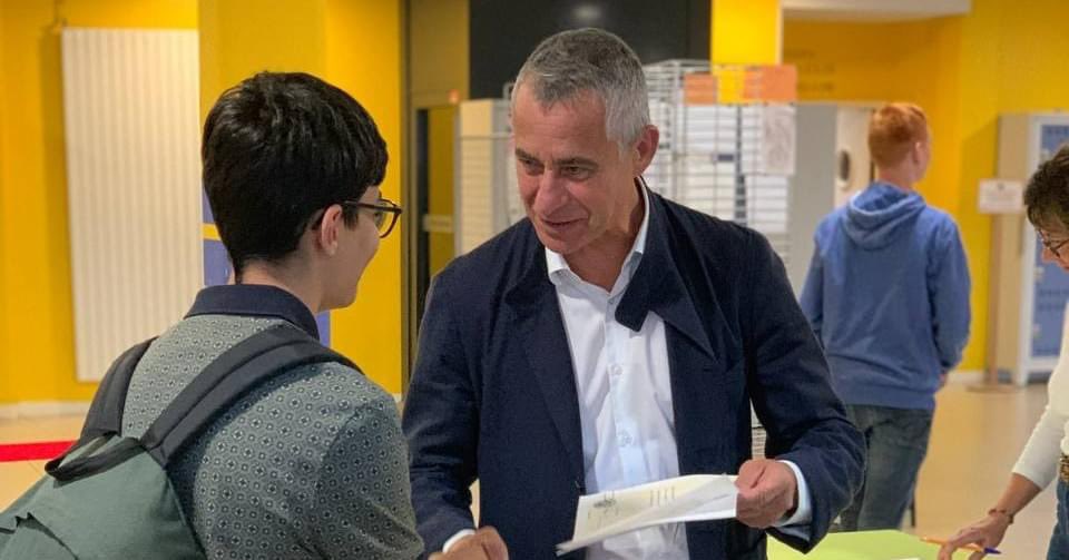 J_M_Jacques's tweet photo. 🎓 👏 Bravo aux jeunes diplômés &amp; à leurs professeurs 

Ravi d'avoir participé à la remise du #diplôme du brevet au #collège Joseph Kerbellec ce vendredi à 📍#Quéven. 

Cette belle cérémonie marque un moment important dans le parcours #scolaire de nos jeunes concitoyens. https://t.co/SzwWaWVr4k