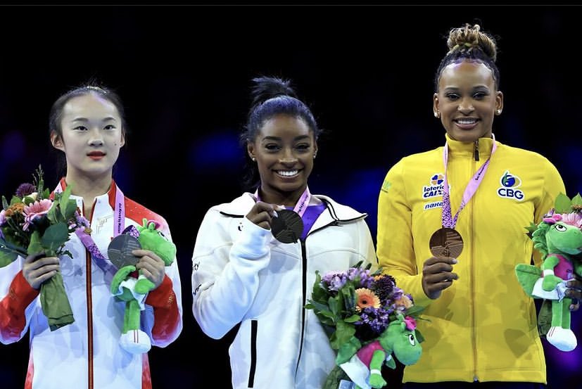 braginastica's tweet image. HISTÓRICO 🤸‍♀️✨
Rebeca Andrade no mundial de #Antwerp2023 🇧🇷
- Final por times: 🥈
- Individual Geral: 🥈
- Salto:🥇
- Trave: 🥉
- Solo: 🥈