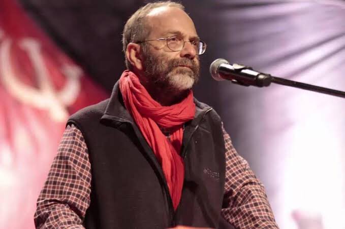 TKP Genel Sekreteri Kemal Okuyan:

"Bu olaylar ''Gördünüz mü Hamas gericiliği İsrail'e saldırıyor, dinciler saldırıyor'' diye açıklanamaz.

Bunu diyenler İsrail'i laik bir ülke mi zannediyor? Yahudiler ağır zulüm gördüler ama bunun acısını Filistinliler'den çıkarma hakları yok"
