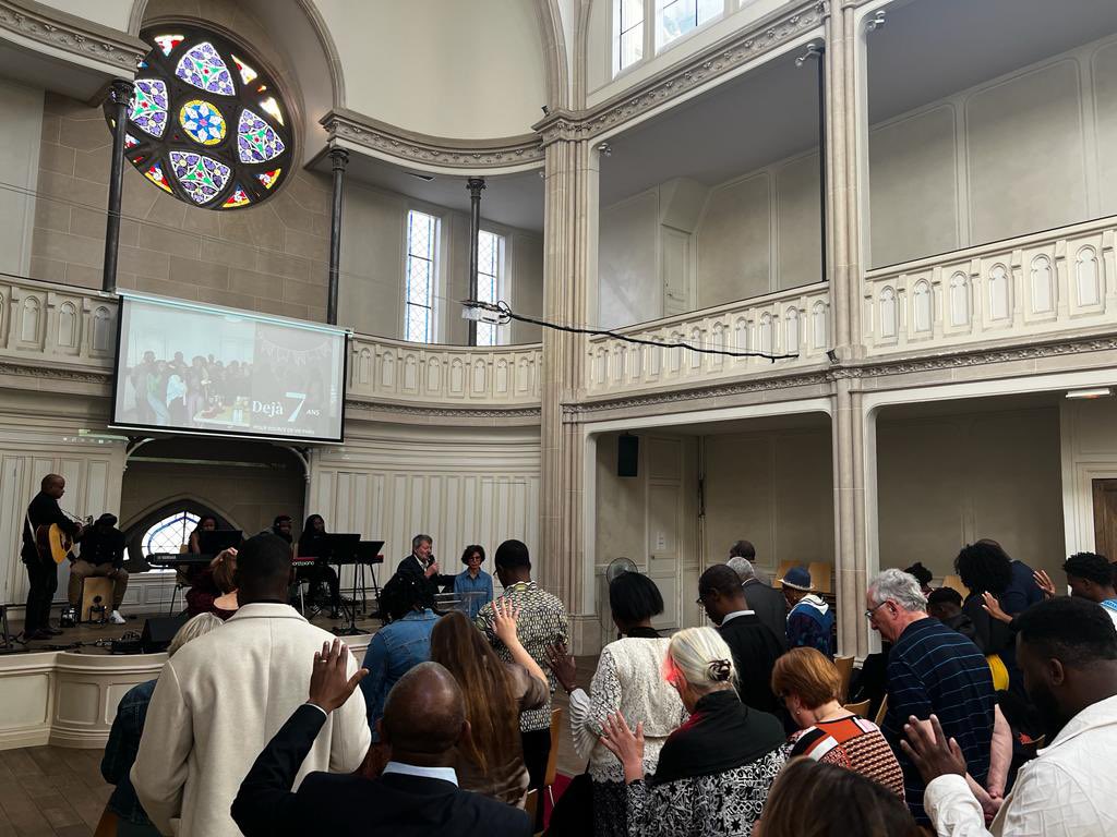 datirachida's tweet photo. 🙏 Merci à toute la communauté et l’équipe pastorale #SourcedeVie #Paris7 pour leur accueil si convivial lors du Culte à l’occasion de leur 7e anniversaire . J’ai été ravie de partager avec tous les fidèles leurs louanges et leurs prières ⛪️ 🙌🏽 https://t.co/L9vSr4SXmf