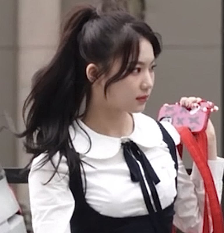 STAYC_GOL's tweet photo. shes serving face https://t.co/v6kslZInR4