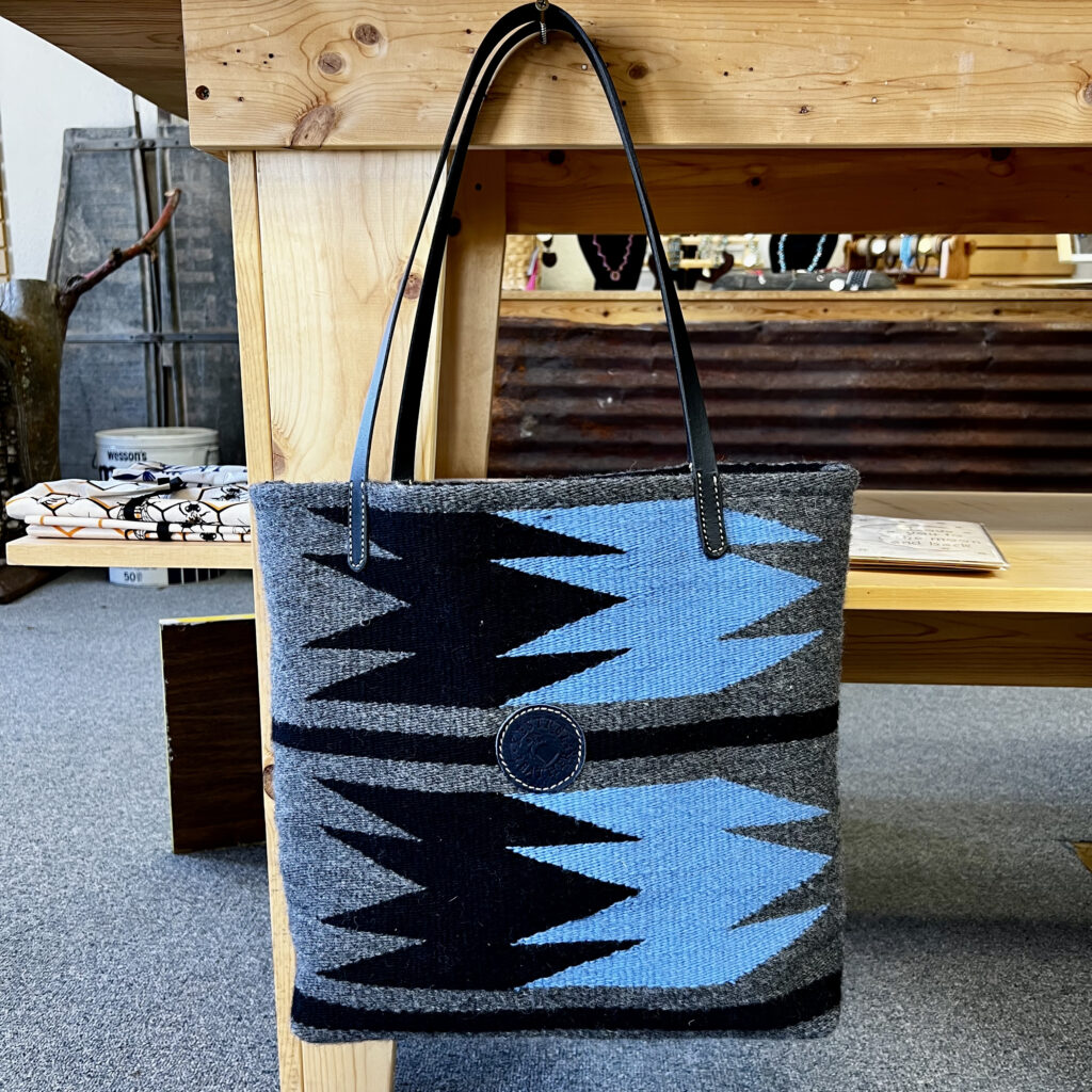 505Nomad's tweet photo. Kestrel Leather | Handmade leather and fiber arts goods for men & women - https://t.co/0yKfsOdrHi
They take custom orders for all designs (if you want specific colors or types of leather).
#MadeinNewMexico #Gallup https://t.co/sU4KtZQxwZ