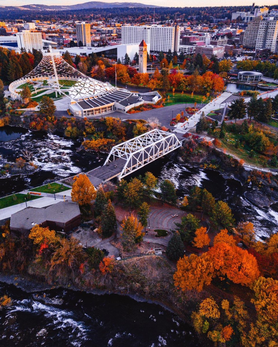 AvistaUtilities's tweet photo. A bird's eye view of fall colors at Riverfront Park. 

📸: @brandonarose https://t.co/6af8QvoQ7U