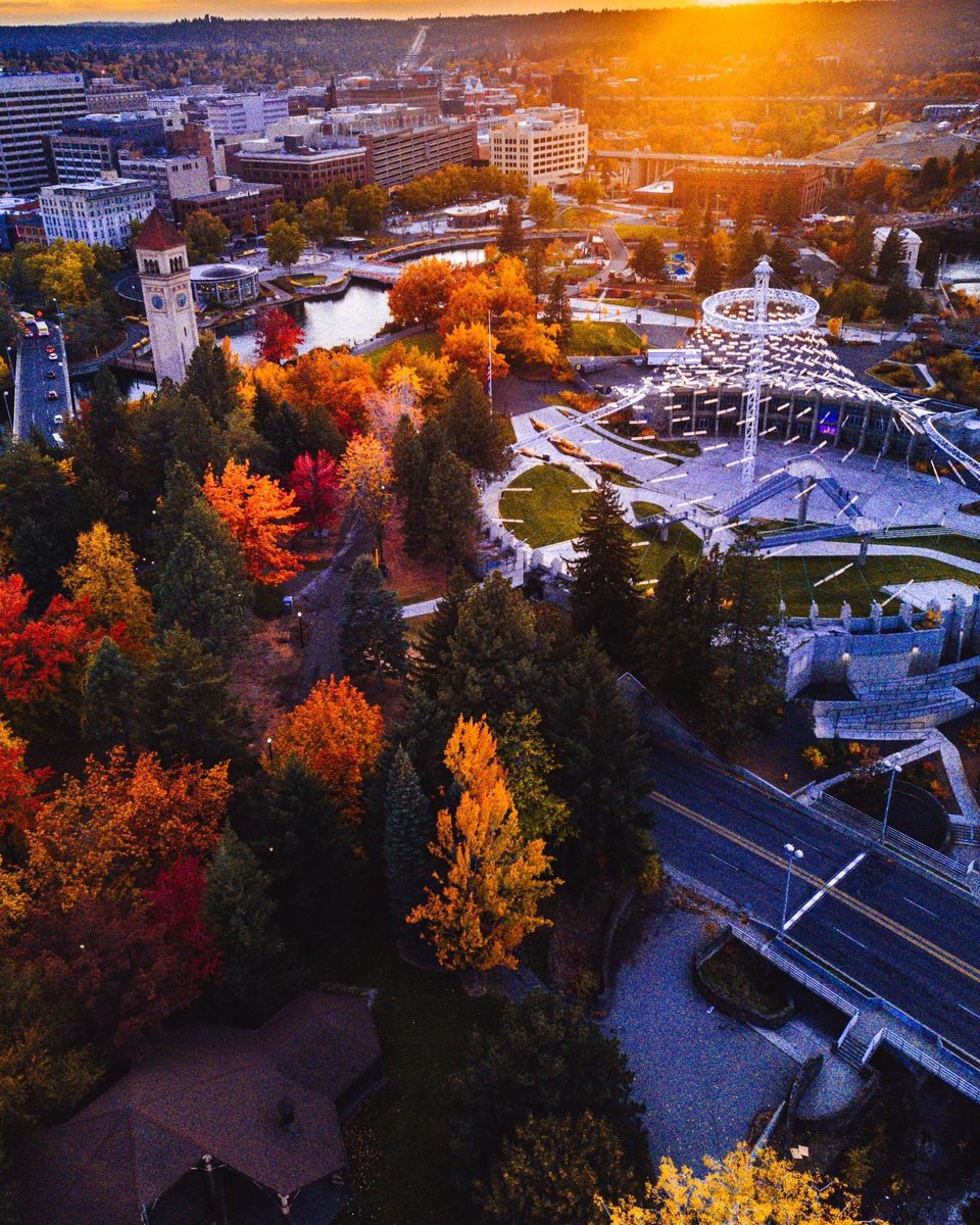 AvistaUtilities's tweet photo. A bird's eye view of fall colors at Riverfront Park. 

📸: @brandonarose https://t.co/6af8QvoQ7U