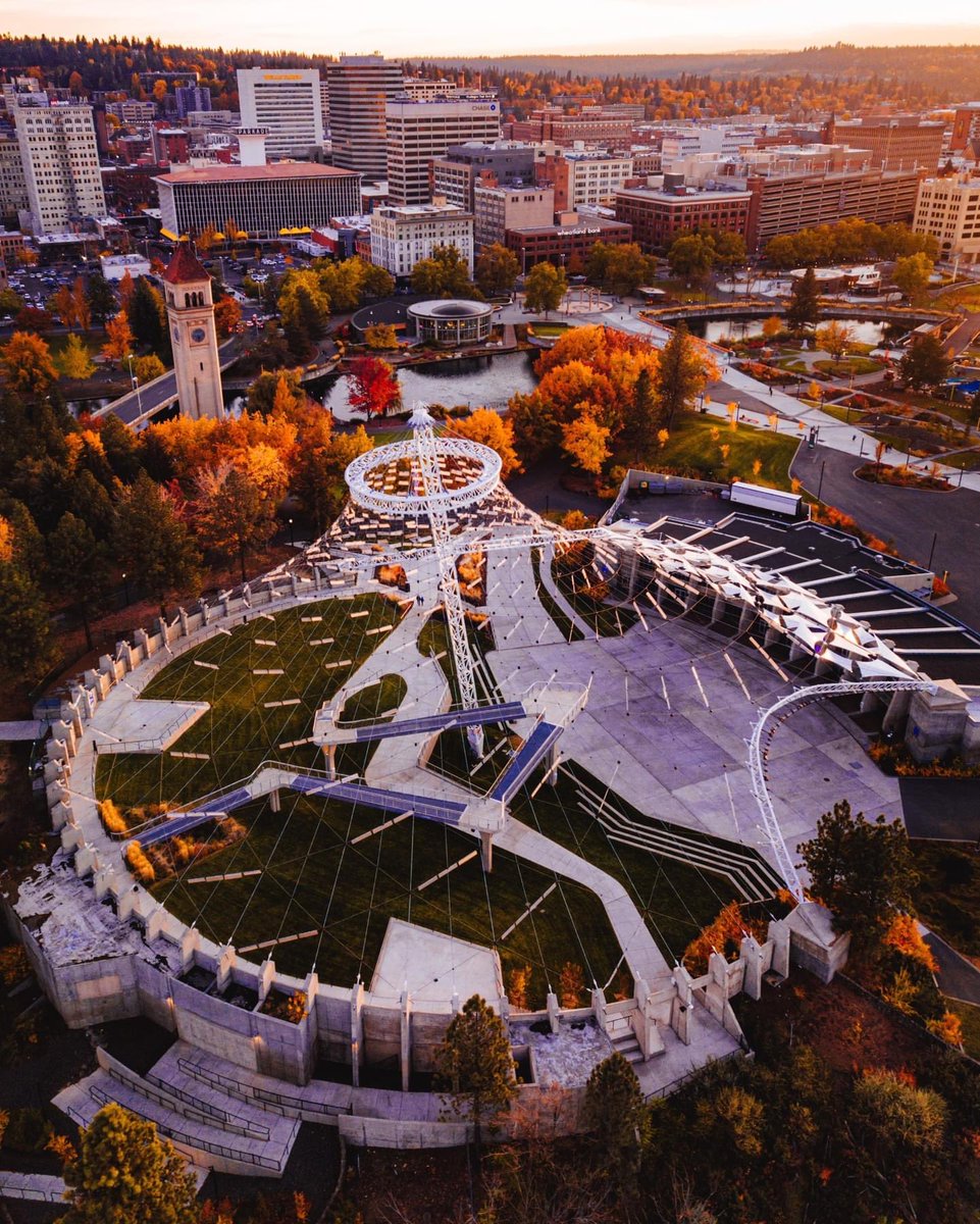 AvistaUtilities's tweet photo. A bird's eye view of fall colors at Riverfront Park. 

📸: @brandonarose https://t.co/6af8QvoQ7U