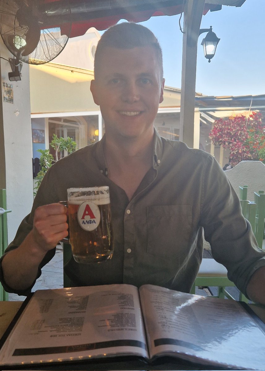notty12389's tweet photo. @TyrrellHatton #snap Cheers to that! ⛳️ 🏌️‍♂️ https://t.co/Jv7leNSHxT