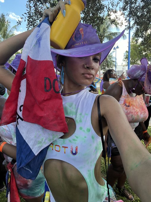 Jouvert 😘 https://t.co/Y650rArnki<a href="/tag/noordinary"class="tags"><span>#noordinary</span></a><a href="/tag/taiaysha"class="tags"><span>#taiaysha</span></a>