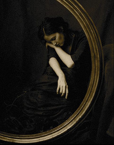 Du bist, was ich heute Nacht
träumen werde, was mich heut
Nacht träumen wird …

Ich erkenne dich immer.
Wenn jemand uns zusammenträumt –
dann treffen wir uns!

Marina Zwetajewa
8.10.1892 -31.08.1941
aus: Brief an Rainer Maria Rilke