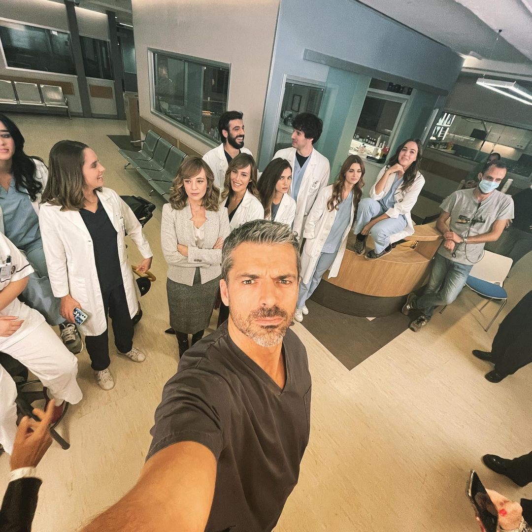 SonyChannelLA's tweet photo. Te retamos a notar TODAS las diferentes reacciones que hay de nuestros doctores italianos en esta selfie.  

#DocEnSonyChannel 
#Repost @lucaargentero 🌎 https://t.co/Ej9zp9YHbv