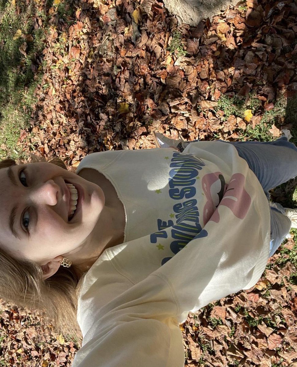 KristenDuff2's tweet photo. Senior Fall Break!!!! ๐๐
I love fall!!! It is so beautiful and my favorite! Whatโs your favorite season? ๐๐๐
#fall #fallbreak #octobet #viral #actress #model #modeling #tv #film #films #movie #movies #majorrole
#acting #producer https://t.co/uU7AcyVaMR