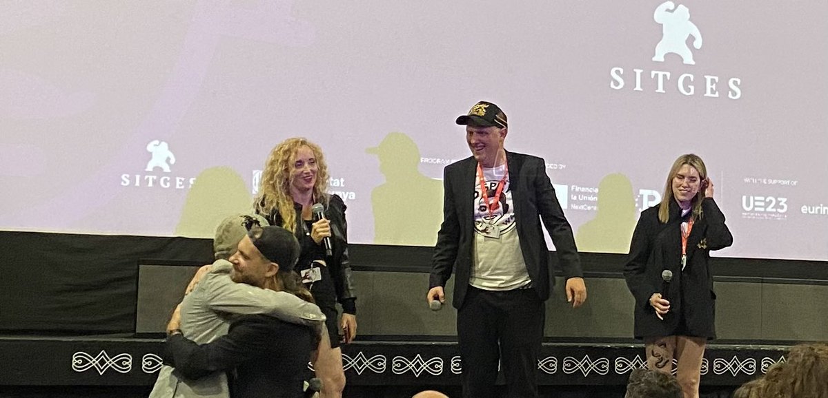 ningunoes's tweet photo. #RKSS en la presentació de #WeAreZombies https://t.co/eTRkkTqxL3