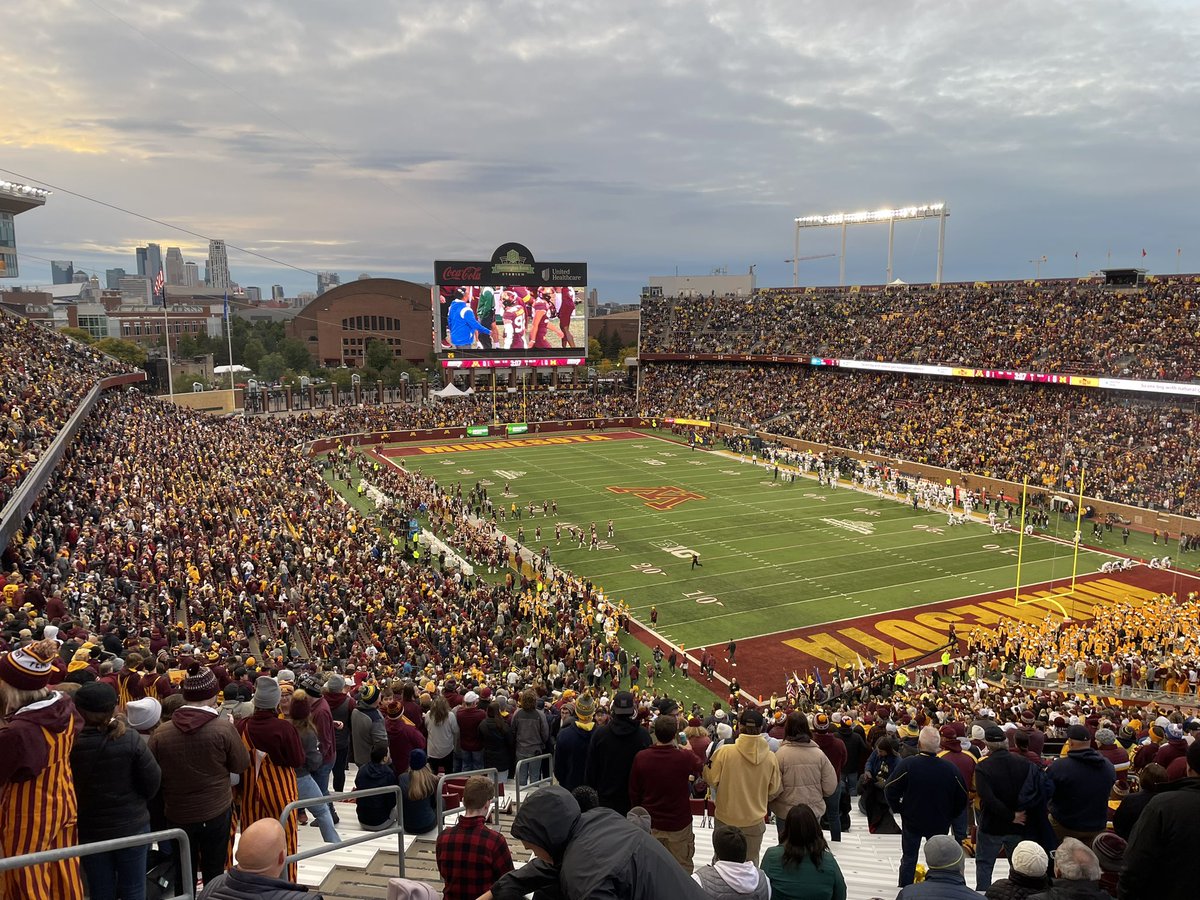 JosephSowards's tweet photo. CFB stadium tour pt 1: Minnesota hosted #2 Michigan and had zero buzz. Even with a packed house. I was wearing Michigan colors and had to get Minnesota fans on their feet for 4th down stops. Pretty sad.

Hard to fathom the disinterest but your reap what you sow. Need more BIG10 https://t.co/YUE9oVLOVc