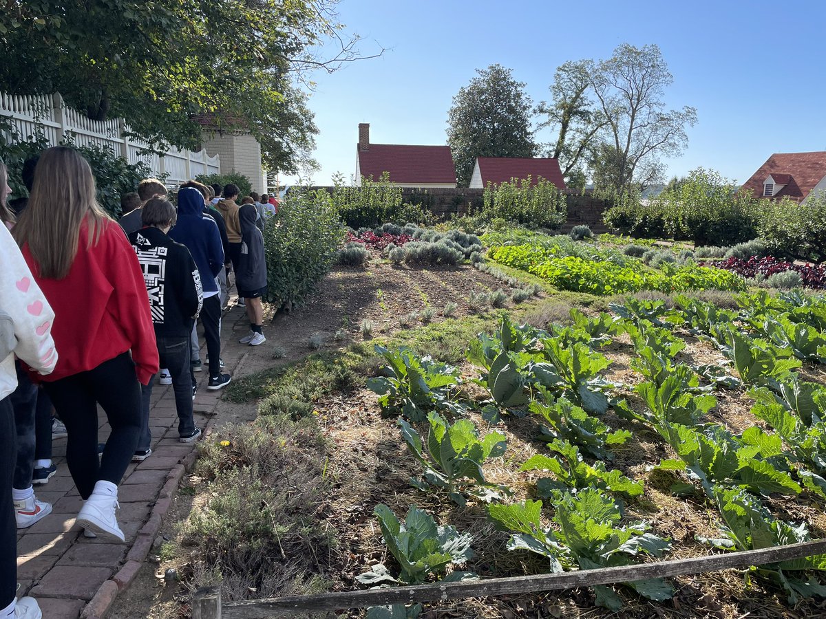 ErikAndersonMN's tweet photo. Edina day at the farm. @MountVernon #ehsdc23 https://t.co/KvA0bhmmhm