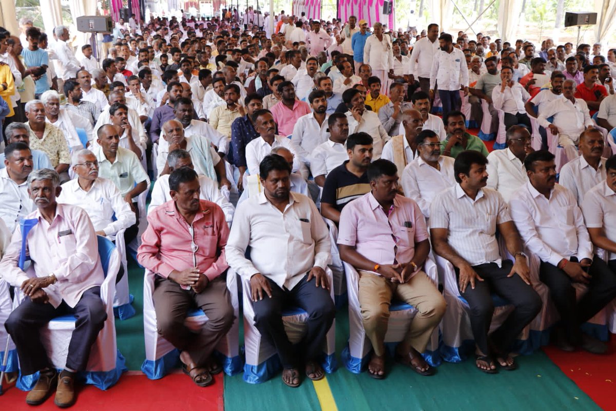 JanataDal_S's tweet photo. ರಾಮನಗರ ಜಿಲ್ಲೆಯ ಜನತಾದಳ ಜಾತ್ಯತೀತ ಪಕ್ಷದ ಪ್ರಮುಖ ಮುಖಂಡರ ಸಭೆಯನ್ನು ಬಿಡದಿಯಲ್ಲಿ ನಡೆಸಲಾಯಿತು.

ಮಾಜಿ ಮುಖ್ಯಮಂತ್ರಿ ಶ್ರೀ @hd_kumaraswamy ಅವರು,  ರಾಜ್ಯ ಜೆಡಿಎಸ್ ಯುವ ಘಟಕದ ಅಧ್ಯಕ್ಷರಾದ ಶ್ರೀ @Nikhil_Kumar_k, ಜಿಲ್ಲಾ ಜೆಡಿಎಸ್ ಅಧ್ಯಕ್ಷರು ಹಾಗೂ ಮಾಜಿ ಶಾಸಕರಾದ ಶ್ರೀ ಎ.ಮಂಜುನಾಥ್ ಸೇರಿದಂತೆ, ರಾಮನಗರ, ಚನ್ನಪಟ್ಟಣ, ಮಾಗಡಿ ಹಾಗೂ ಕನಕಪುರ ವಿಧಾನಸಭೆ ಕ್ಷೇತ್ರಗಳ ಹಿರಿಯ ಮುಖಂಡರುಗಳು ಉಪಸ್ಥಿತರಿದ್ದರು.
#ಜೆಡಿಎಸ್ #jds