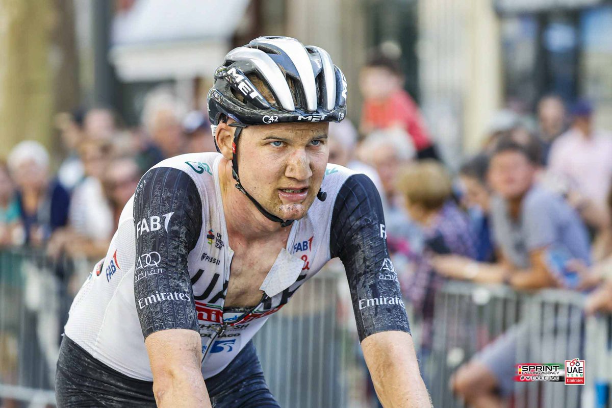 TeamEmiratesUAE's tweet photo. It was very fast and hard finish at #ParisTours 🇫🇷. #WeAreUAE https://t.co/Pkq4XsHfi9