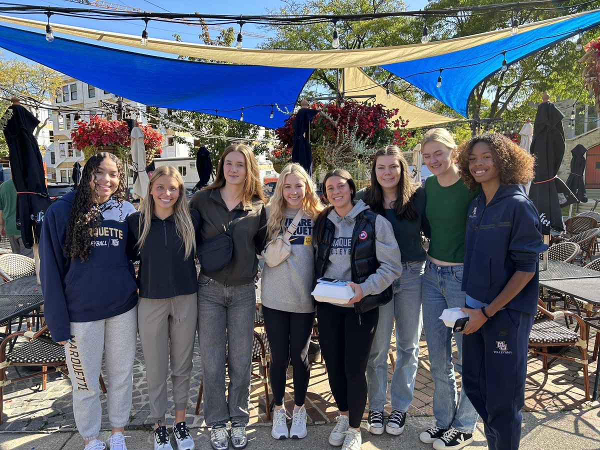 AveryHelms24's tweet photo. I had such a great time taking my official visit this weekend. Can’t wait to play with these girls and call this place home in a couple years! @MarquetteVB https://t.co/1pN758DSON