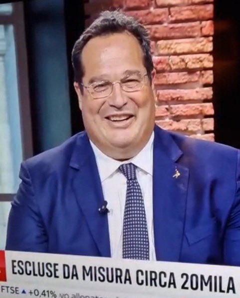 Alessan52100088's tweet photo. @GiorgiaMeloni Assolutamente d’accordo!Anche le 20000 #escluse da #opzionedonna dal suo #governo chiedono la sua solidarietà quando @ClaudioDurigon ride di noi di fronte alle domande su #opzionedonnavecchirequisiti di @andrea_bignami @SkyTG24 Grazie. https://t.co/1DM5L7RHUc
