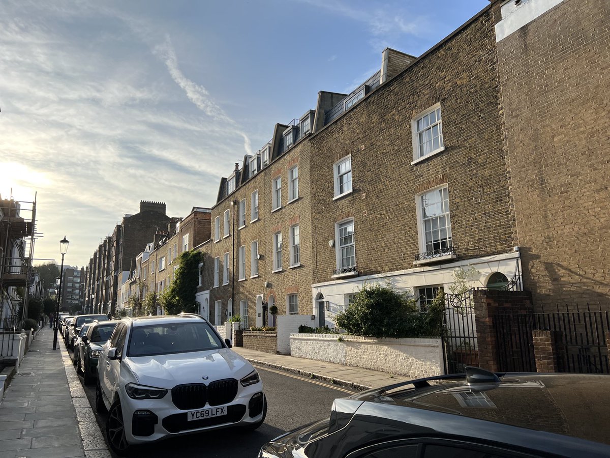 #Kensington dappled by strong autumnal sunlight on this glorious Indian summer’s afternoon #autumn #Sunday