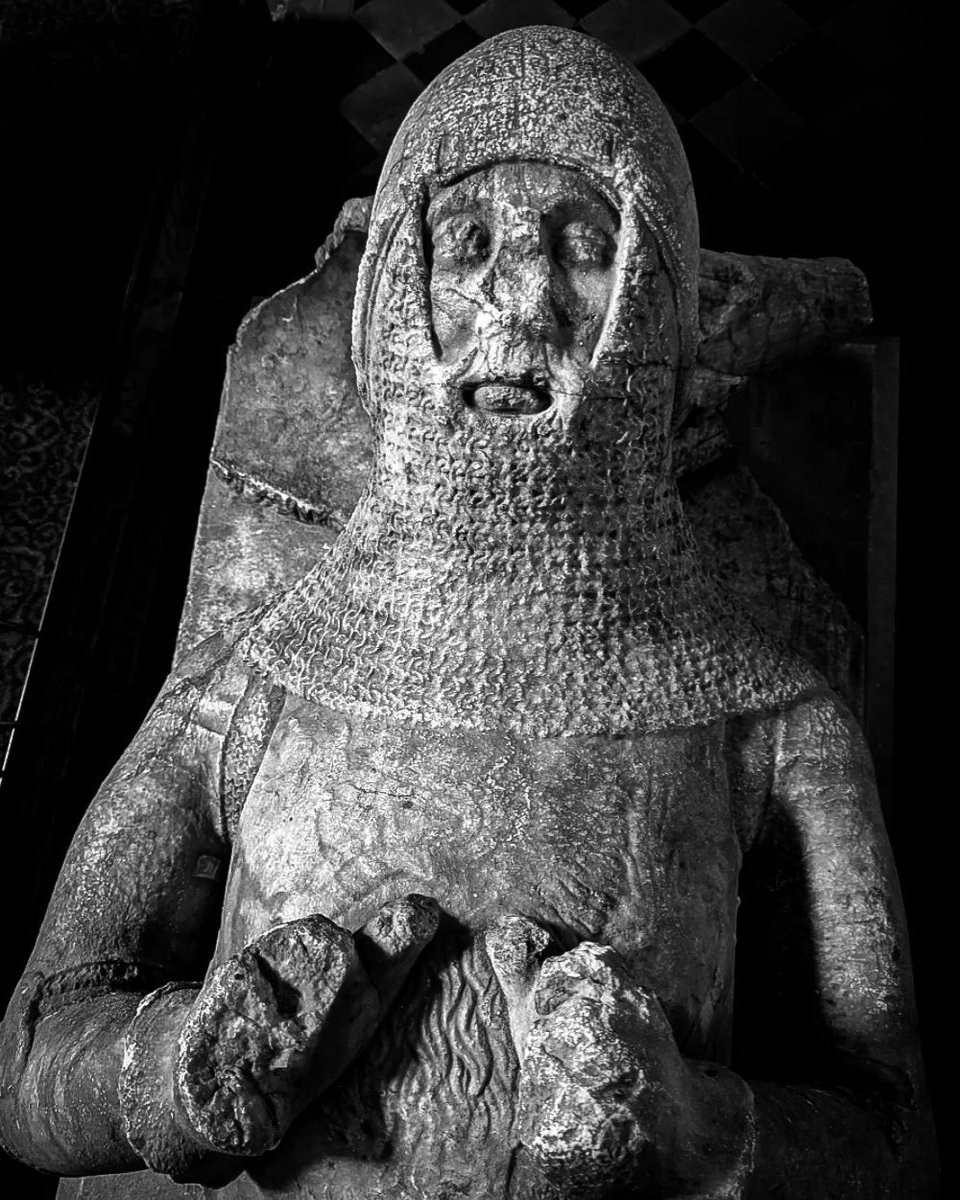 bcdyingmuseum's tweet photo. #31DaysofGraves
Day 8
Material
14th century Knight of Wolverley in mail.
St John the Baptist #Wolverley.
๐ธ 9/5/2023 https://t.co/rK5fkIw9Zh