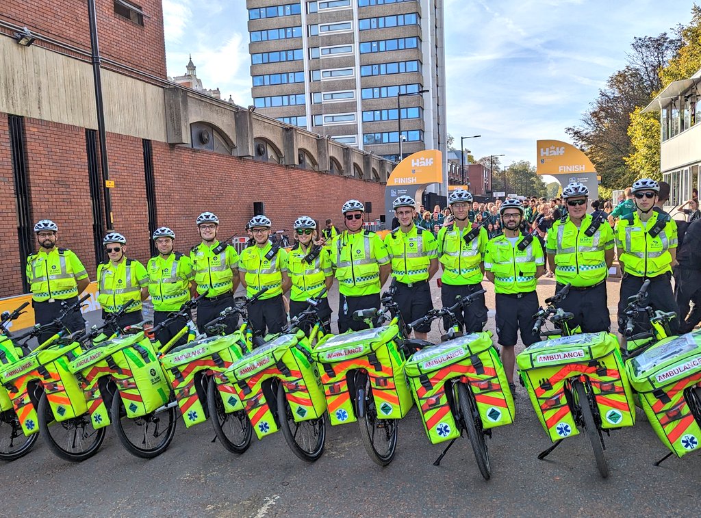 SJALondonCRU's tweet photo. We were out and about in central London this weekend for @theroyalparks 🌳 5K and #RoyalParksHalf  🏃‍♂️🏃‍♀️🏃

Well done to all those who took part. A fantastic day and brilliant weather 🌞

#RPHM23 https://t.co/Qz4Q1P8ZY3