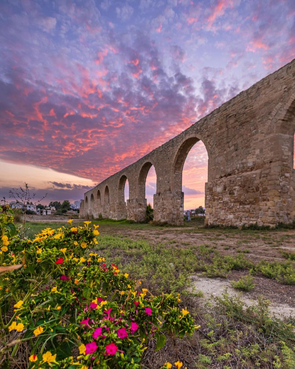 Step into a world of timeless beauty and historical wonder as you stroll along the picturesque Kamares Aqueduct in Larnaka! 🏛️💧✨ 📷 IG kos_anton_photography #visitcyprus #lovecyprus #LarnakaTourism #LarnakaReveal #kamares