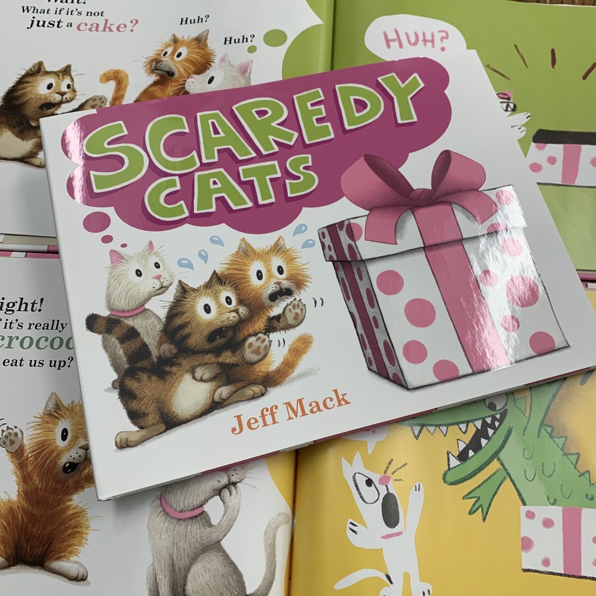 SCAREDY CATS is on shelves this Tuesday! Add this adorable #picturebook to any cat lover's library!

ow.ly/pl6M50PTBrV