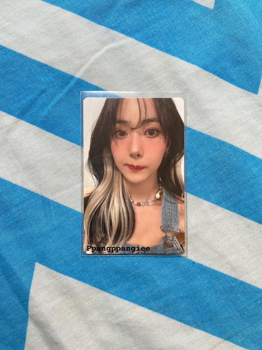ppangppangiee's tweet photo. WTS Viviz Lightstick &amp; Sinb Photocard summer vibe.
📍Dom jatim.
✅Bisa shopee, spaylater.
🦋LS : 499k
🐺PC : 65k
🍄Take all : 550k https://t.co/ZlQcdSmHF1