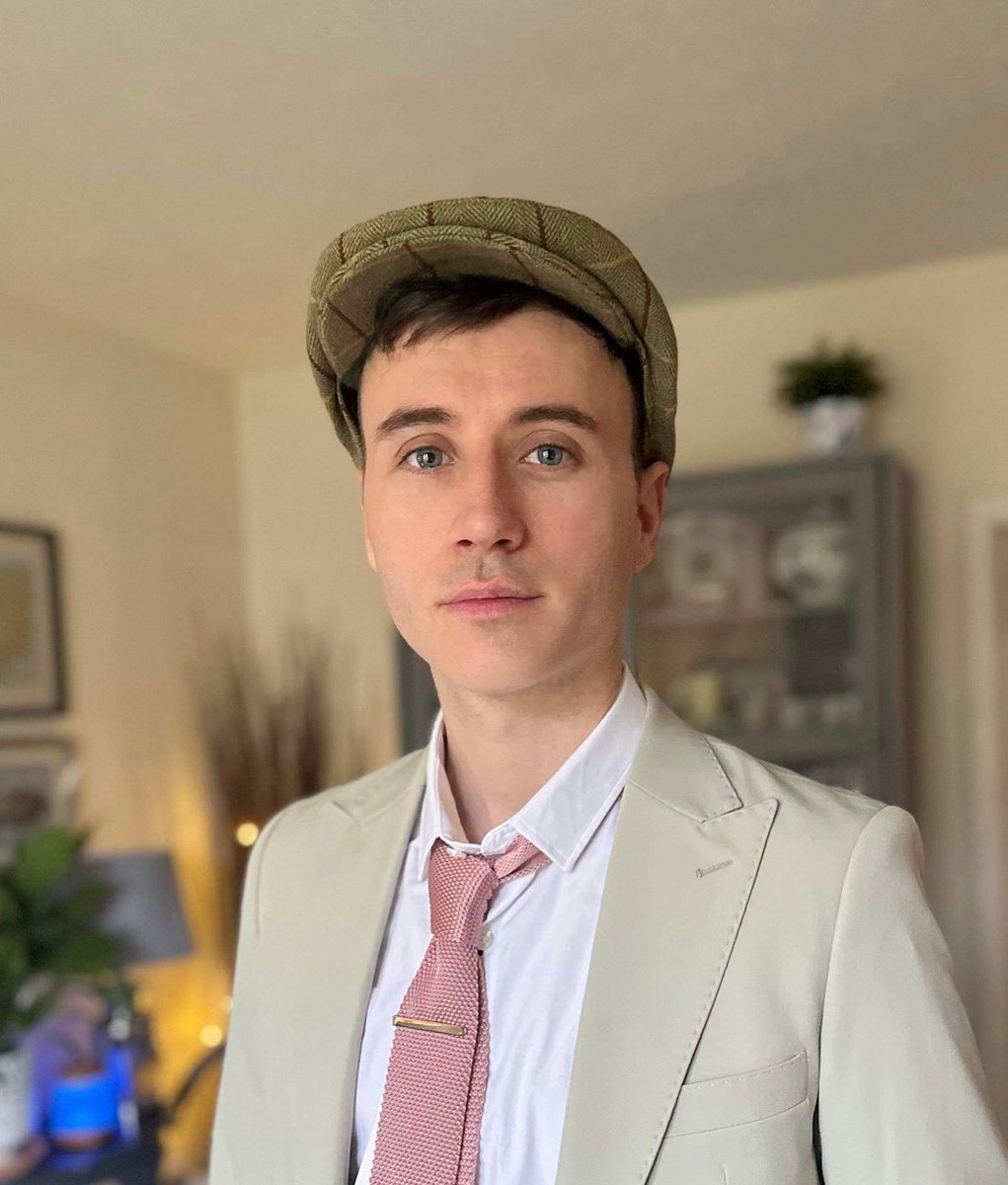 Shane0Meara's tweet photo. Walking my auntie down the aisle or living a peaky blinders fantasy. You decide. https://t.co/B8CcPe2xmI