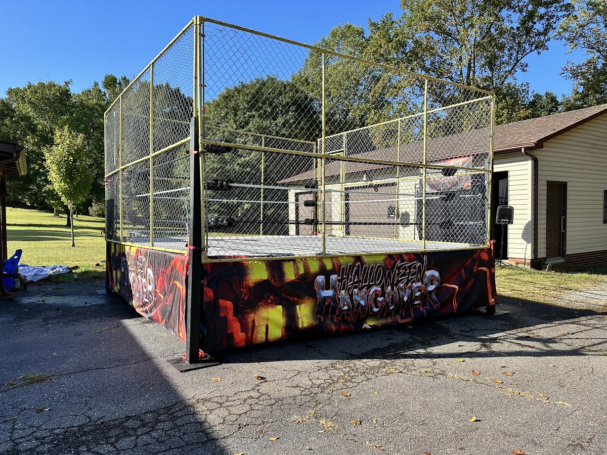 VTWWrestling's tweet photo. ‼️HALLOWEEN HANGOVER SET/RING REVEAL‼️

#VersusTheWorldWrestling
#ProWrestling https://t.co/YARWl8kf0T