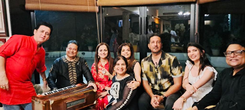 anupjalota's tweet photo. Capturing cherished moments from Rachna's unforgettable birthday bash at my place where laughter, joy, and memories came together under the starry night.
#CelebrationToRemember
#BirthdayCelebration https://t.co/wJogDj2fYC
