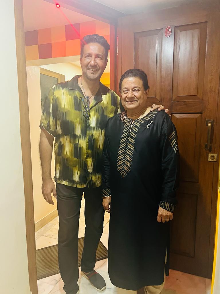 anupjalota's tweet photo. Capturing cherished moments from Rachna's unforgettable birthday bash at my place where laughter, joy, and memories came together under the starry night.
#CelebrationToRemember
#BirthdayCelebration https://t.co/wJogDj2fYC